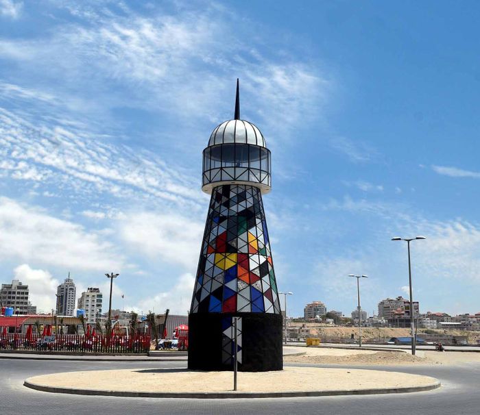 Re-lightouse de Shareef Sarhan