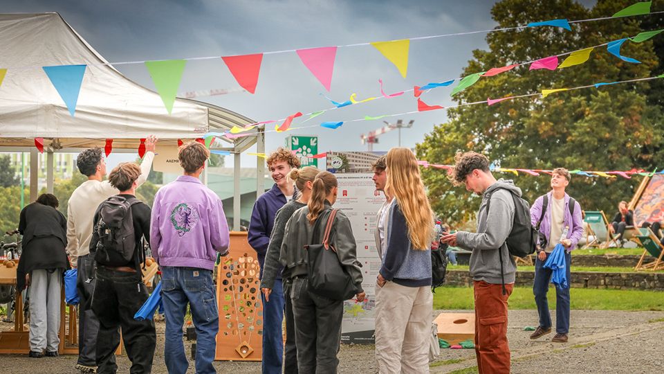 Un temps d’accueil informatif et festif pour souhaiter la bienvenue aux nouveaux étudiantes et étudiants et leur faire découvrir leur campus.