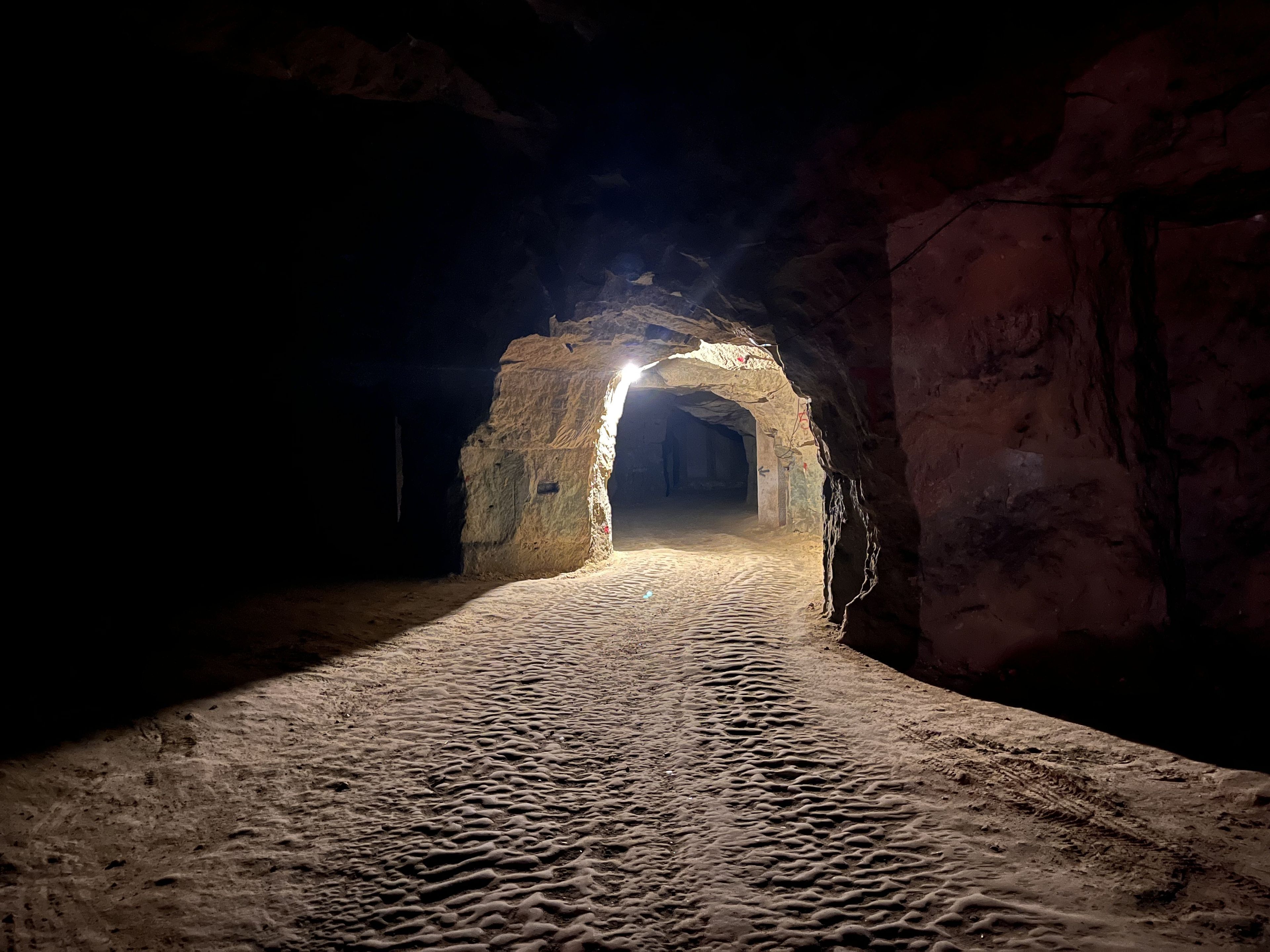 Visite cave troglodyte du Xᵉ siècle et photographies d'antan