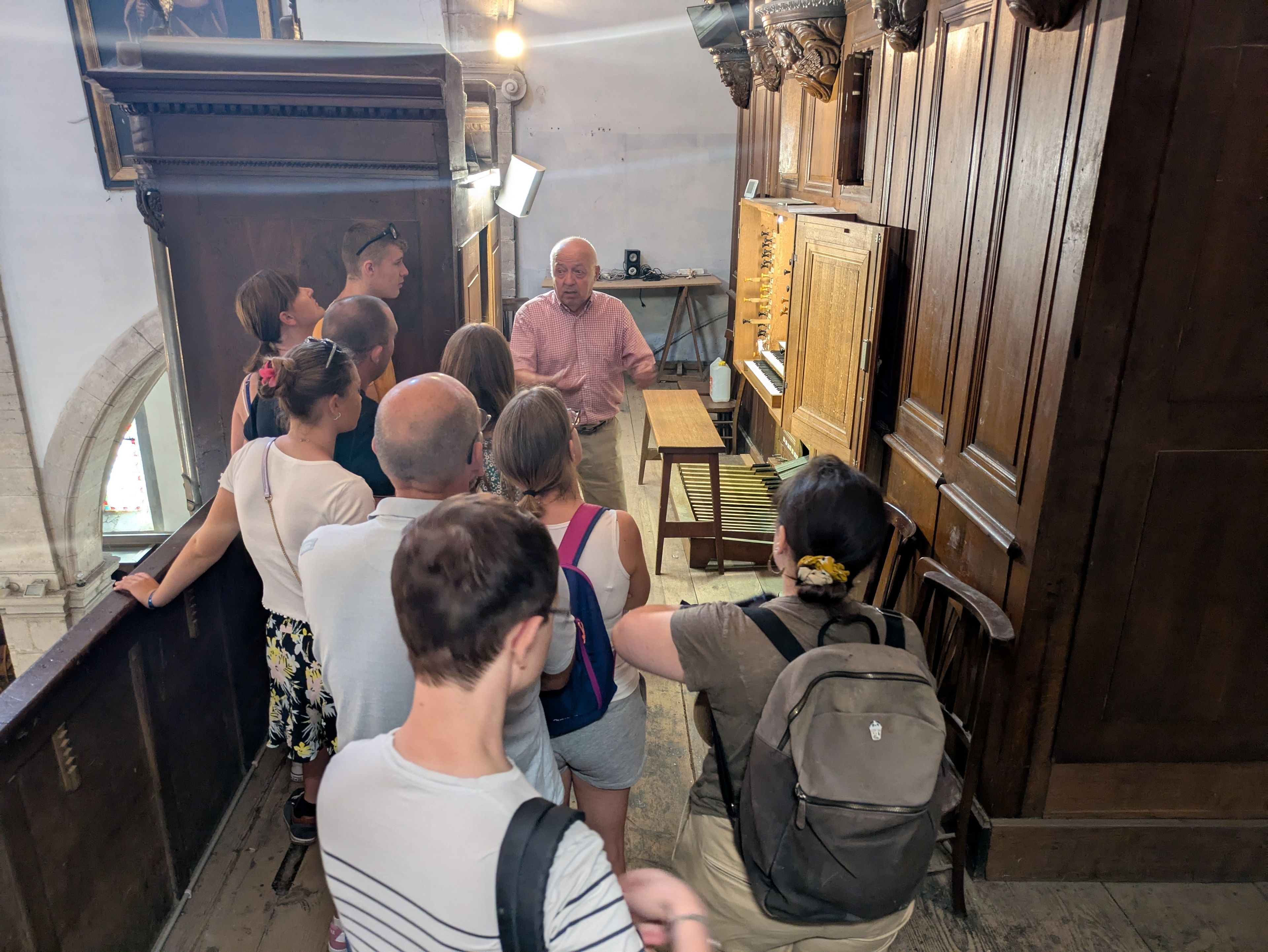 Montée à la tribune de l'orgue de l'église Saint-Martin