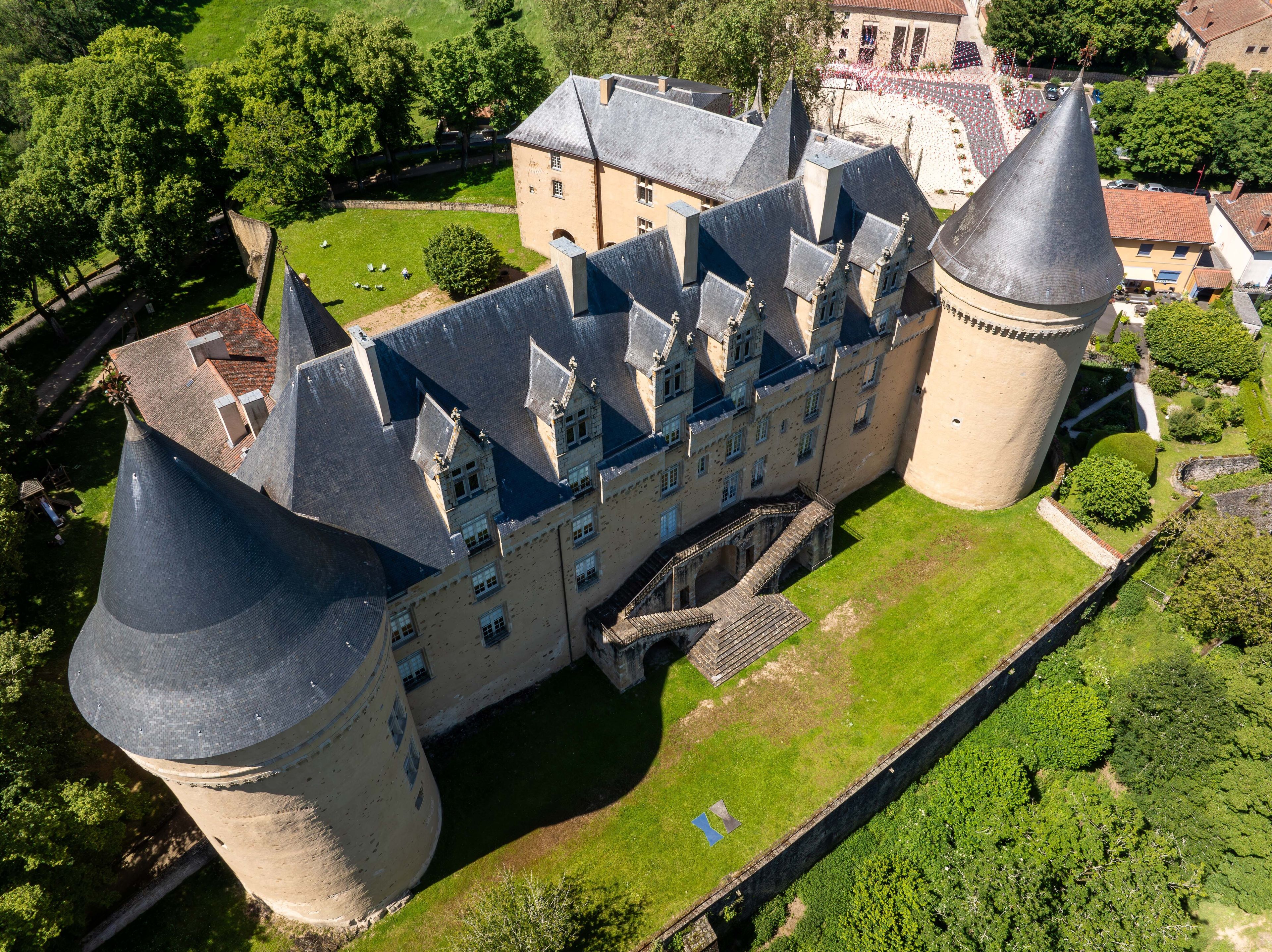 Visite Libre - Le château de Rochechouart :                                                    un Patrimoine architectural réinventé.