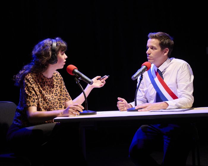 Chloé milite pour la désobéissance écologique, Antoine, préfet, doit faire respecter la loi. Quand leurs convictions s'affrontent, comment continuer à vivre ensemble ?