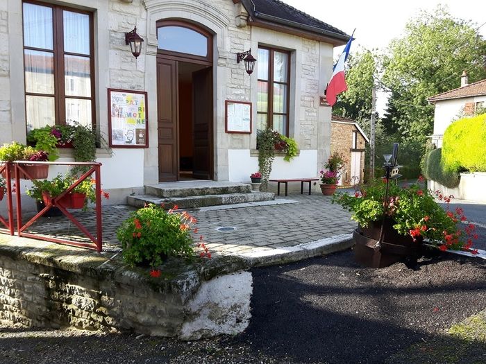 Découvrez un village de Haute-Marne et son église