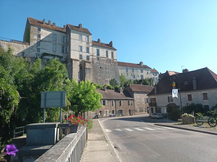 Visite libre du château de Pesmes