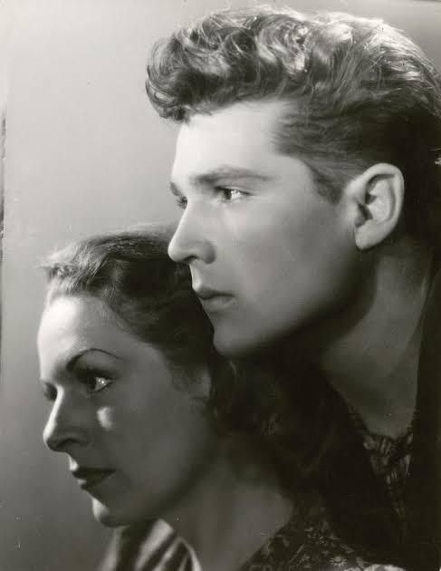 Tourné en zone libre sous l'Occupation, Lumière d'été est passé du statut de film censuré, maudit, à celui d'œuvre majeure du cinéma français. Avec Madeleine Renaud, Madeleine Robinson, ...