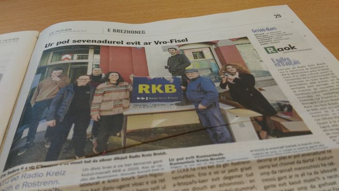 Page en breton dans Le Poher : La famille Chapron et l'association "Musiques au cœur des Monts d'Arrée"