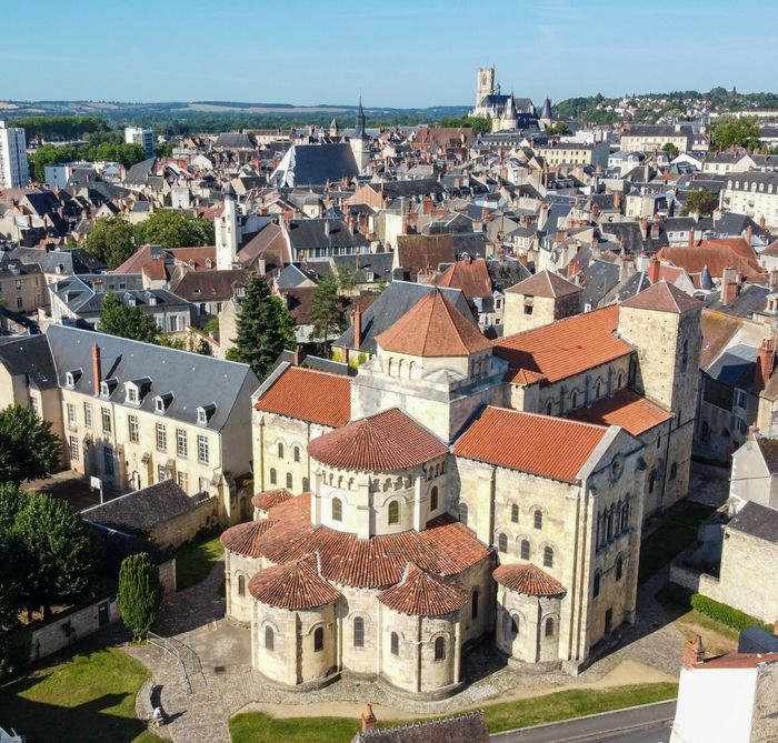 "Cluny à la loupe" - Jeu de chasse au détail en famille