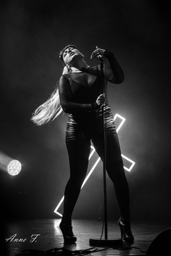 Retrouvez Carmen Maria Vega, le vendredi 22 janvier 2027. Entre cabaret moderne, rock et chanson française, laissez vous envouter !