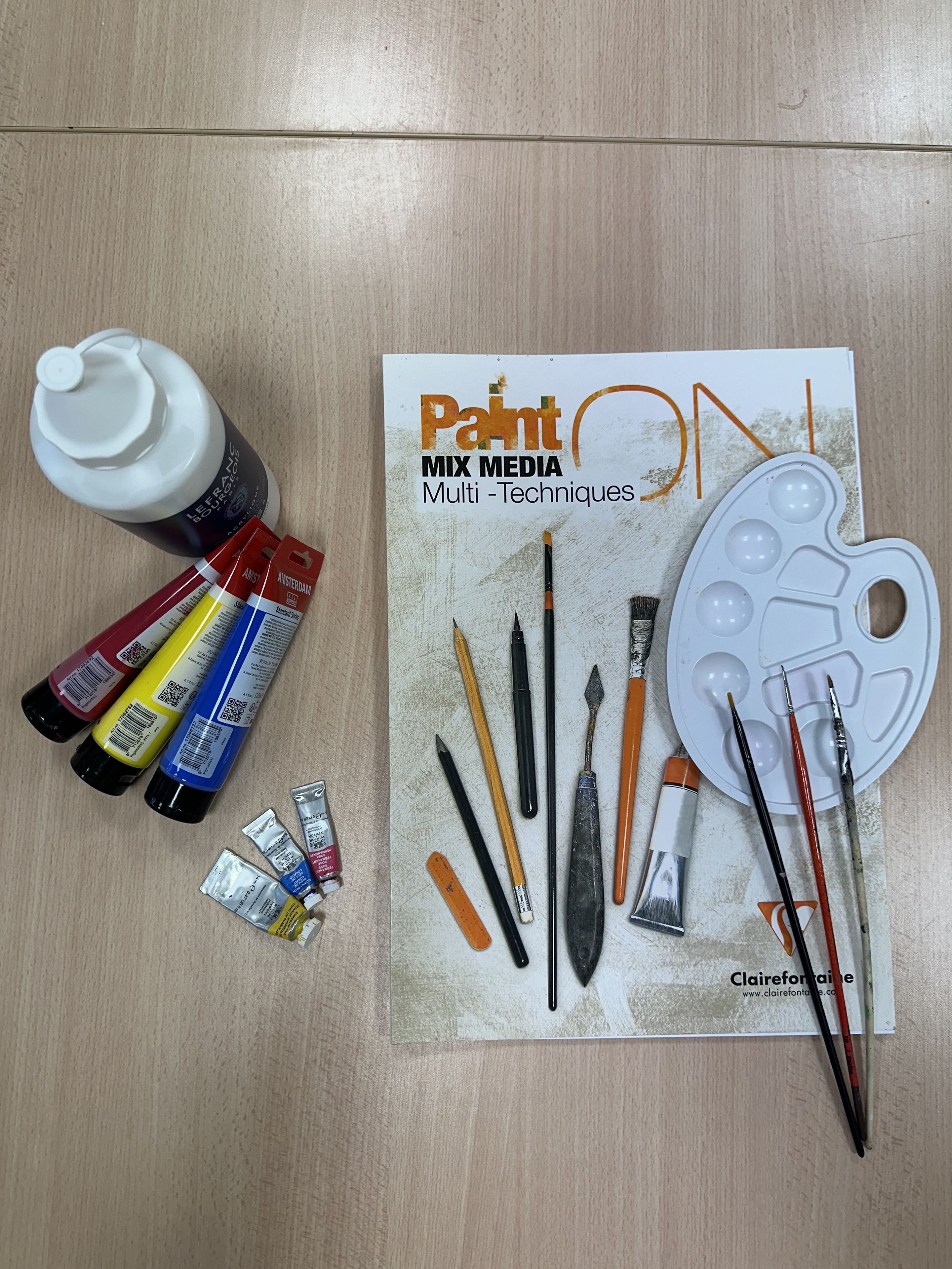 Atelier familial "Initiation à la peinture inspirée du Maître de Cabestany" par Pauline Trougnou