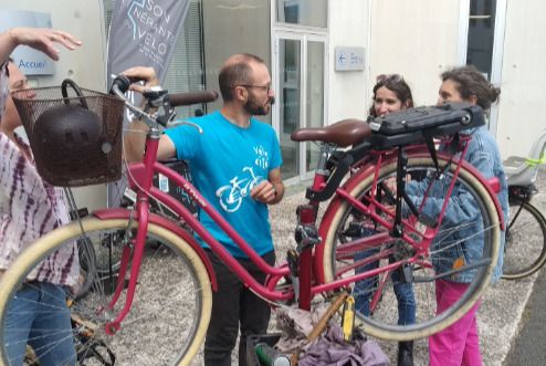 Atelier "Apprendre à réparer son vélo solo", avec Vélo-Cité