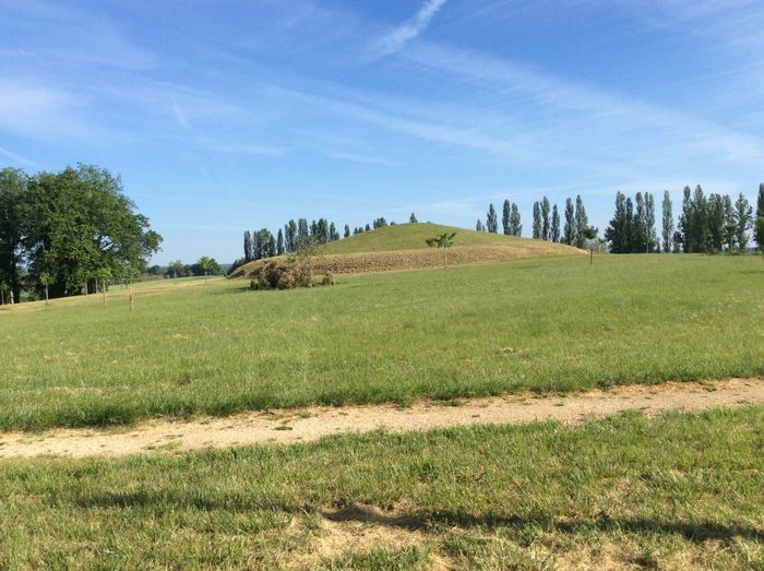 Visite du tumulus de Castillonnès