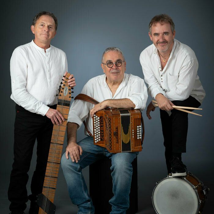 TRIO AMAN