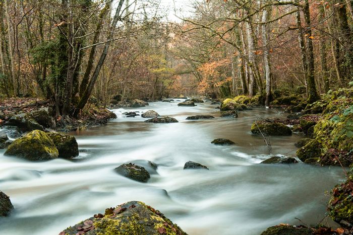Roche d'Oëtre sauvage et tumultueuse