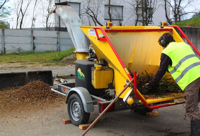 Opération broyage des déchets verts