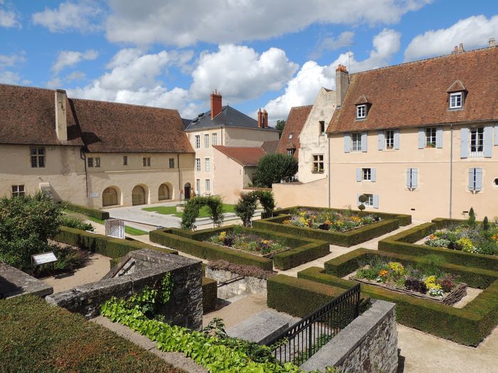 La faïence en son quartier : les collections du musée et leur écrin
