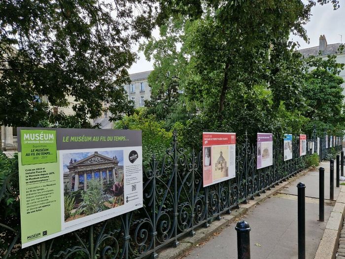Le Muséum au fil du temps - Exposition sur les grilles du jardin du Muséum
