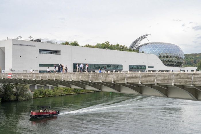Suivez une balade commentée à la découverte du quartier Île Seguin – Rives de Seine, un nouveau quartier construit sur les anciens terrains des usines Renault.