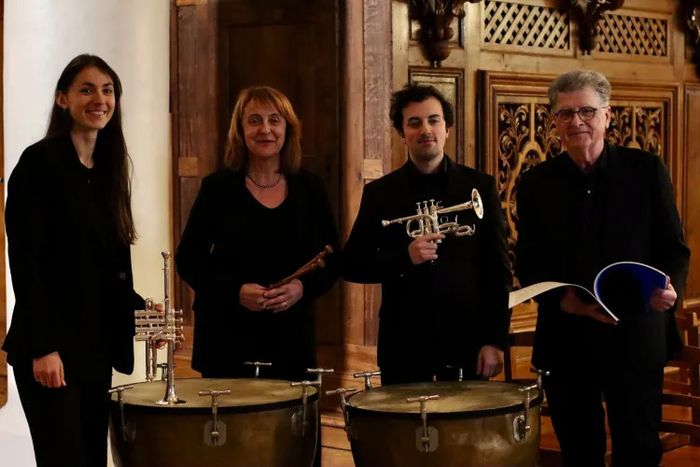 Les "Trompettes de Versailles" et le grand ensemble cuivres et orgue "Les Symphonies Royales", vous feront revivre les fastes de la Musique Royale de la Cour de Versailles.