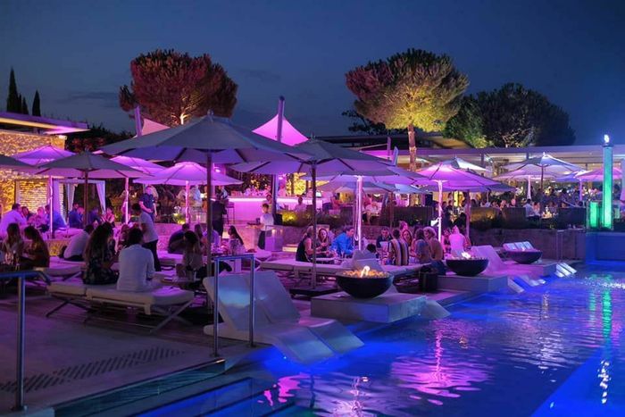 Soirée de l'été à la plage de Verchant