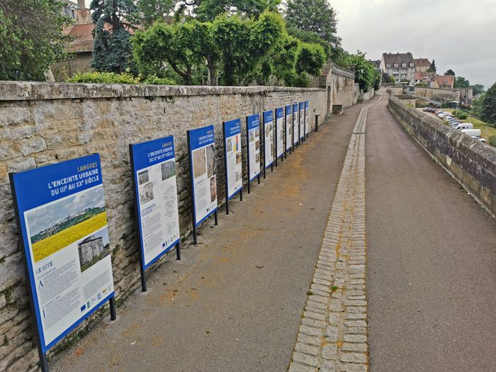 Admirez l'exposition « L'enceinte urbaine de Langres du IIIe au XXe siècle »
