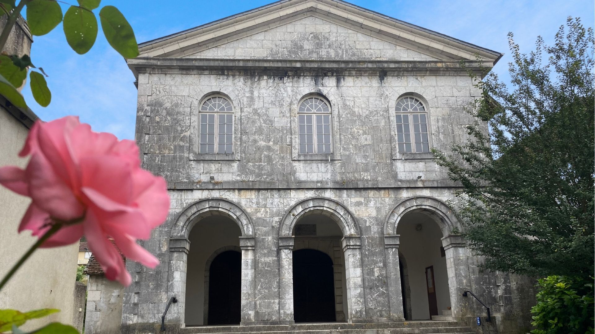 Découverte d'un temple et visite de l'exposition "Église verte"