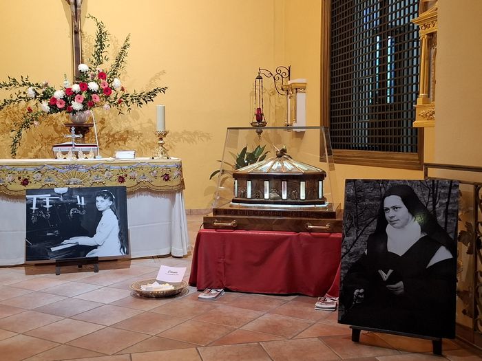 Veneration of the relics of Elizabeth of the Trinity