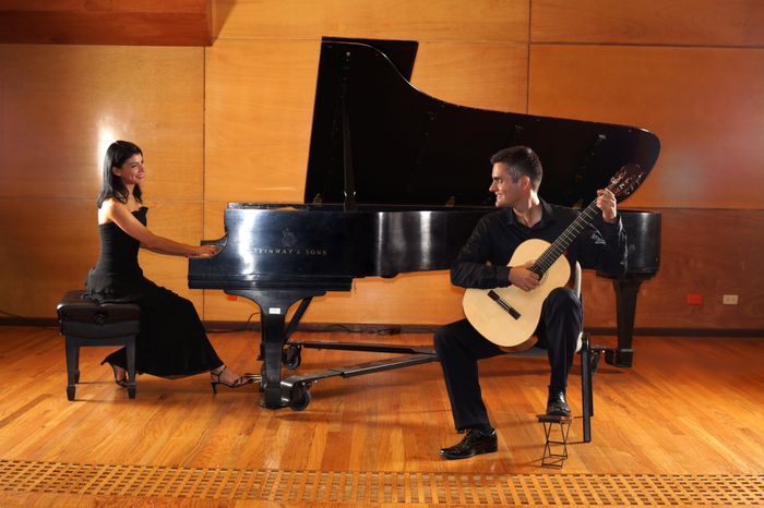 Ana Cristina Domínguez Couturier, chant, piano et danse                                             Javier Santaella Morales, guitare