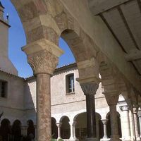 Visite guidée du cloître de l'église saint michel et du linteau