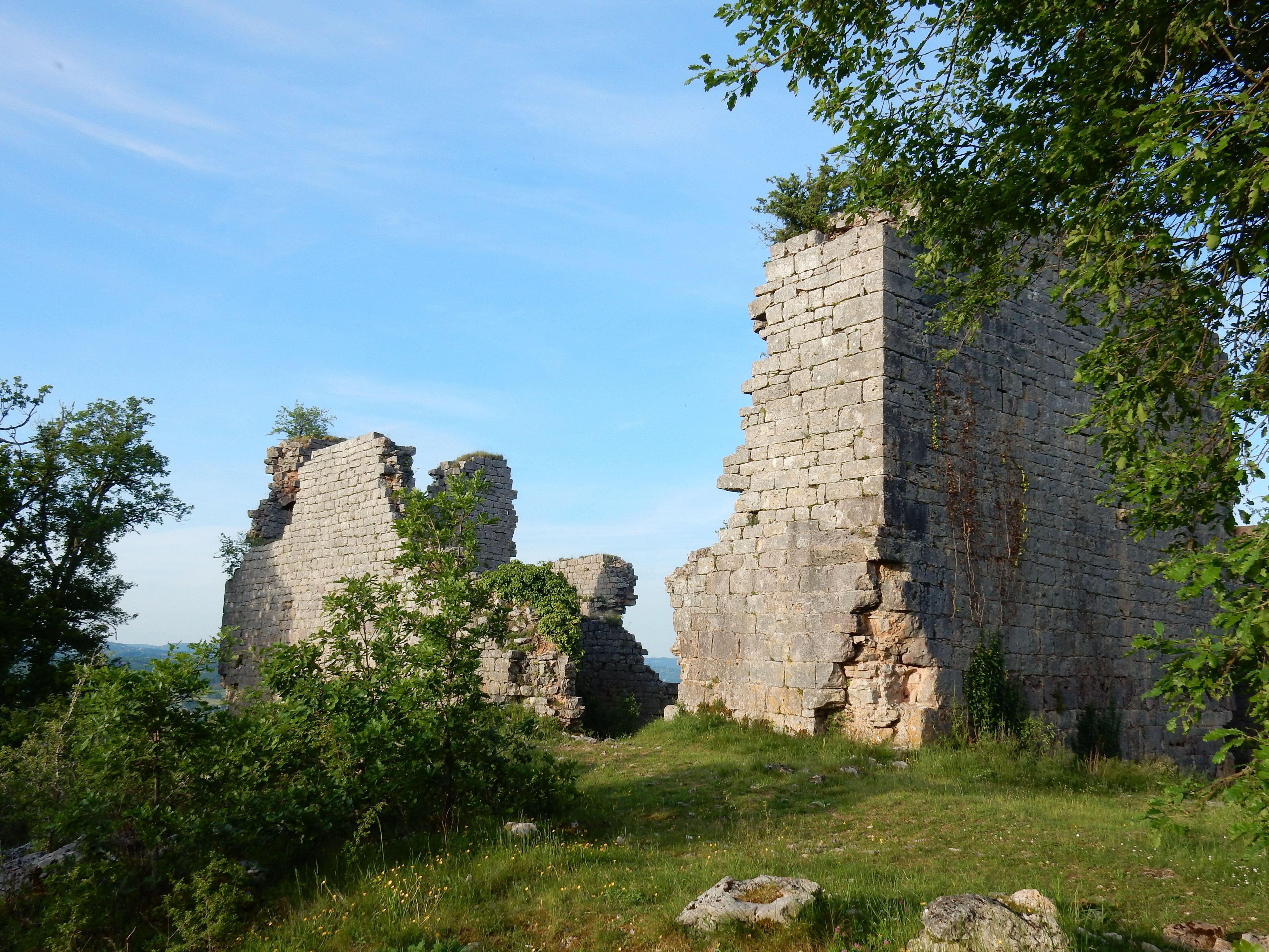 Randonnée entre les ruines du château de Taillefer et Magnagues