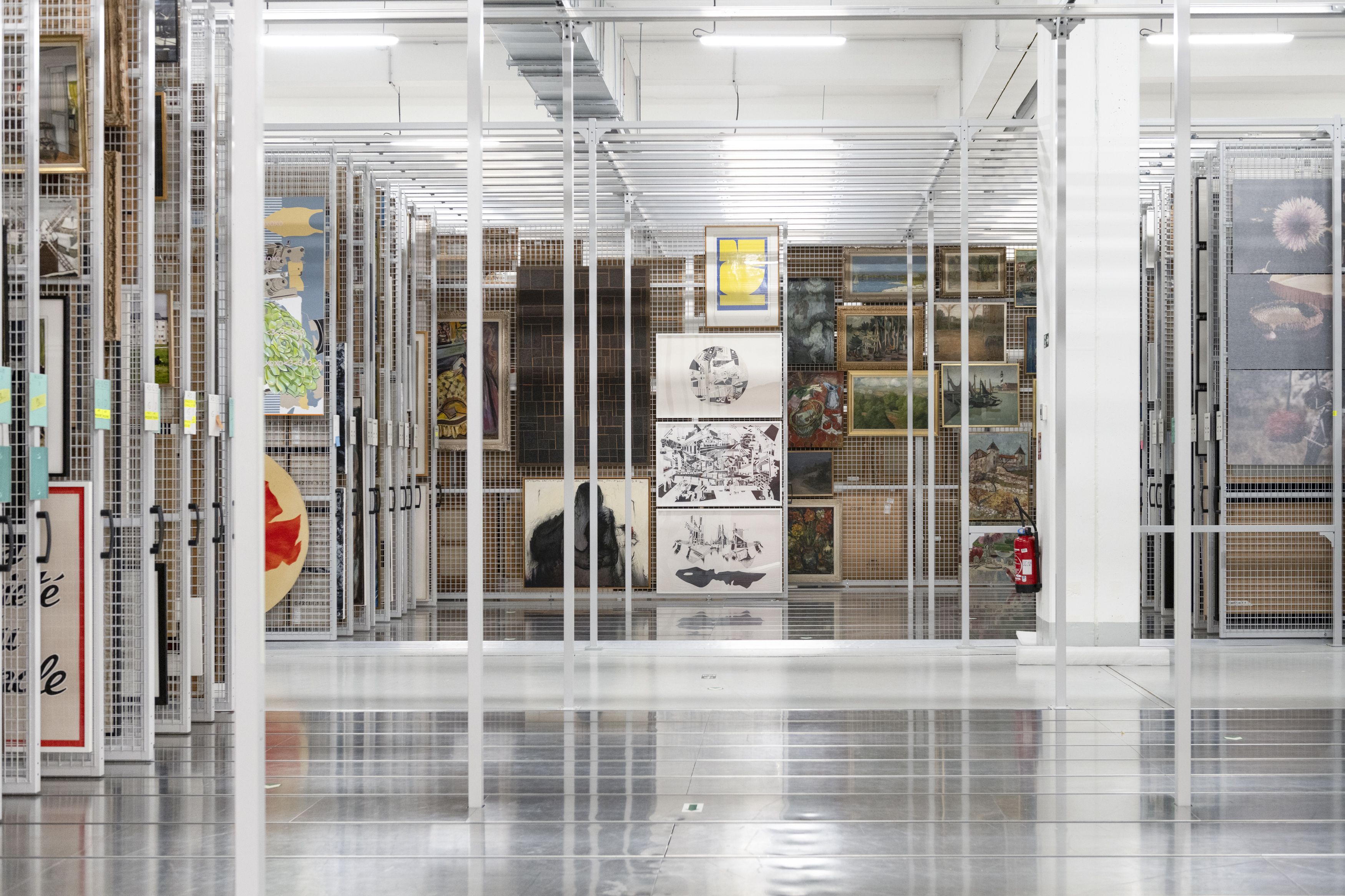 Visitez les réserves du fonds d'art contemporain !