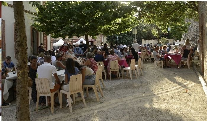 Apér' Au Village