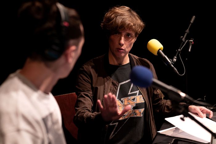 Dis, t'as pensé à éteindre la radio ?