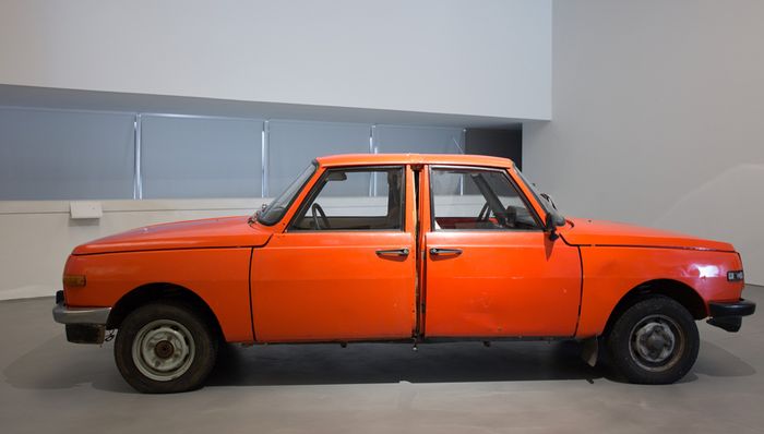 Bruits de couloir : la voiture à deux têtes de Fabrice Hyber