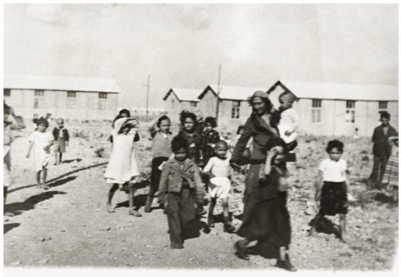 Le camp des familles - Persécution et internement des Nomades à Rivesaltes 1941-1942
