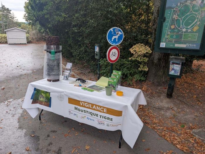 Stand sur le Moustique tigre et les chenilles processionnaires