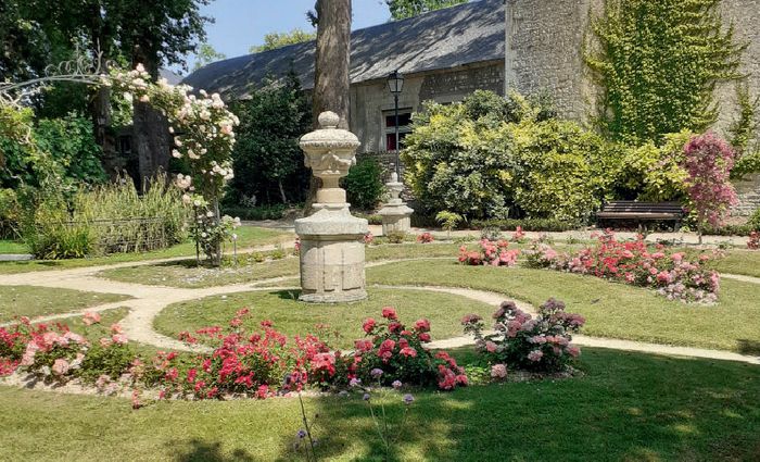 Jardins et architecture : un art de vivre à Fontenay-le-Comte