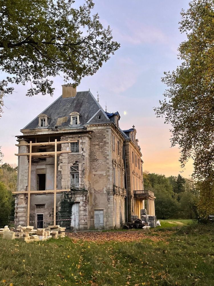 Visite extérieure du château de Bierre-lès-Semur
