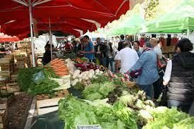Marché avec producteurs bio