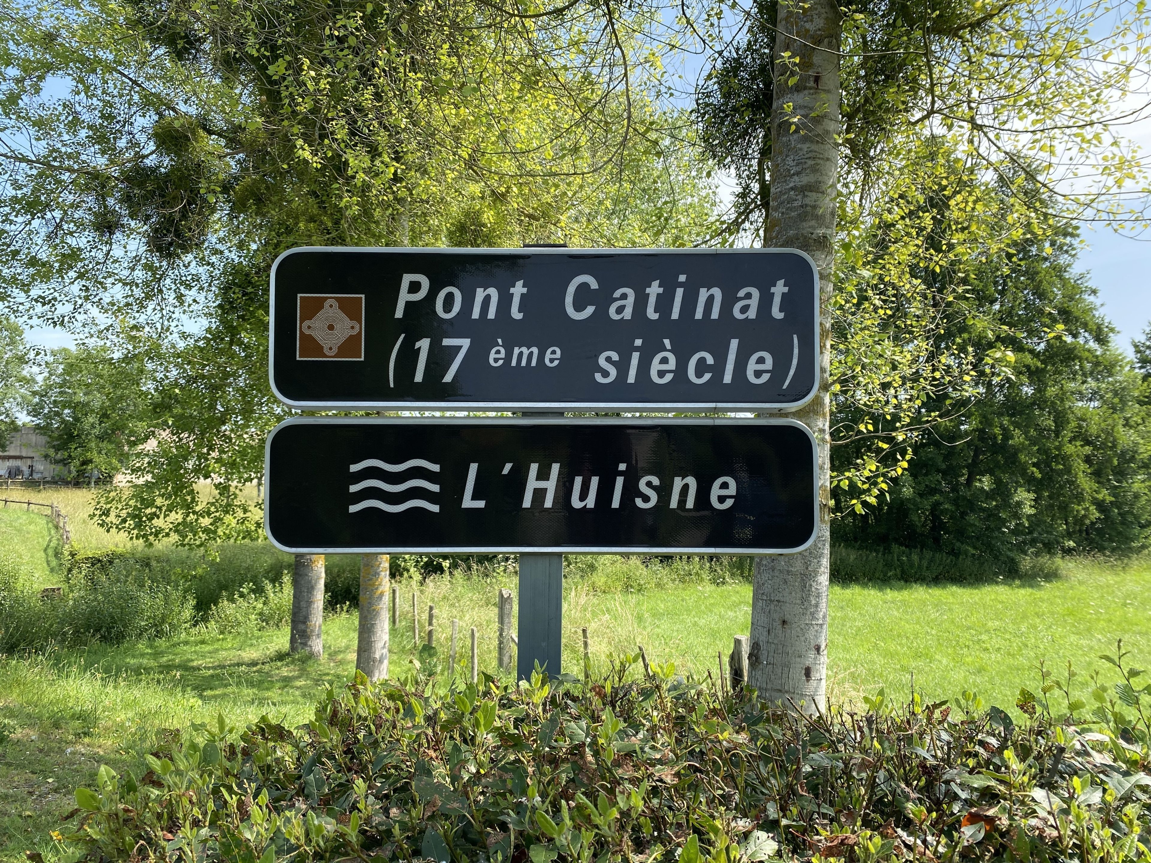 Circuit : visite guidée de Mauves-sur-Huisne, du Pont Catinat à l'église Saint-Pierre