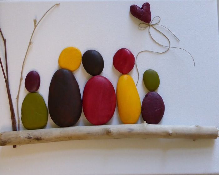 CREATION D' UN TABLEAU AVEC DES PETITS GALETS