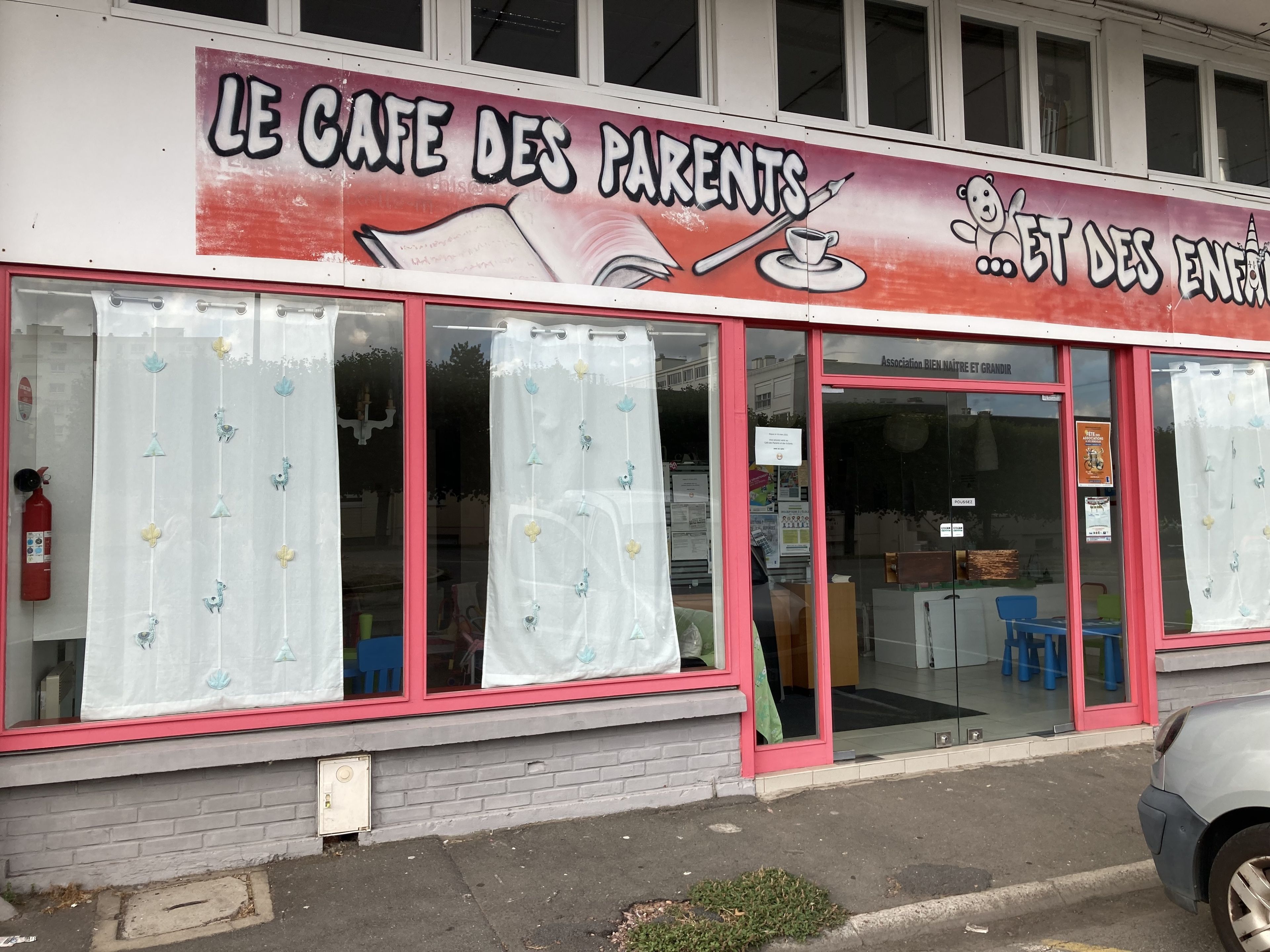 Fermeture définitive du café des Parents et des Enfants