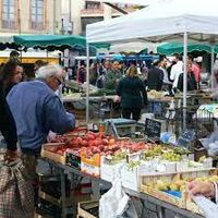 Marché avec producteurs locaux