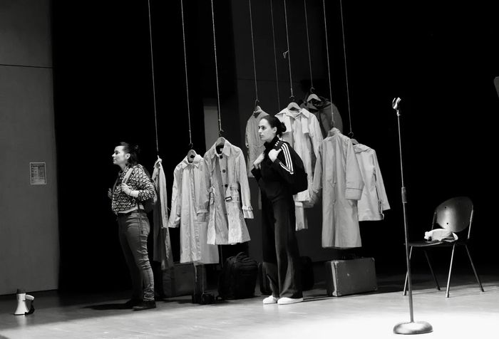 Spectacle Ils sont nombreux à marcher dans les yeux de Wong-Youk-Hong