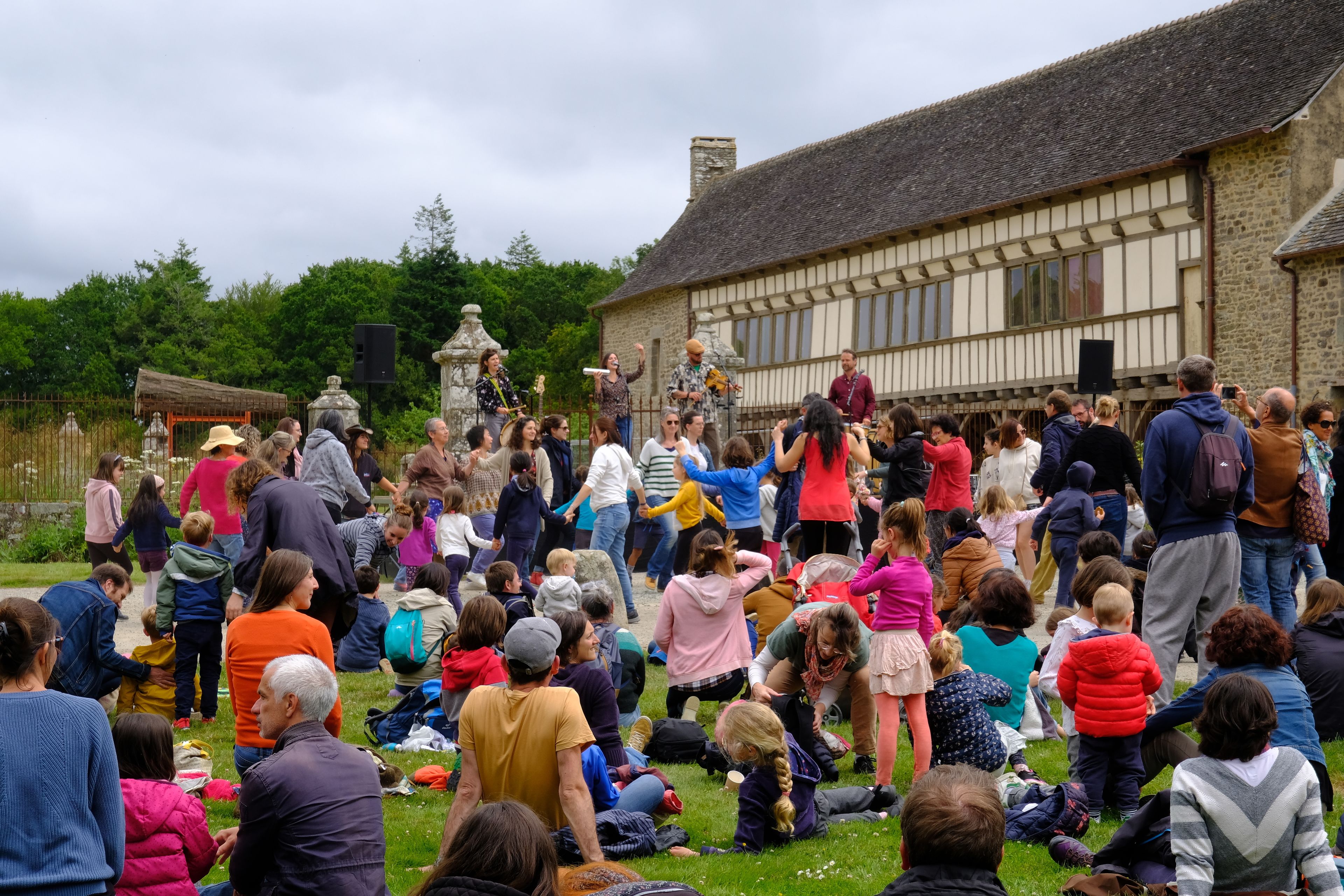 Visite décalée au Musée breton et au Manoir de Kernault !