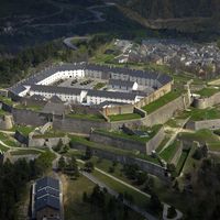 Laissez-vous guider dans la citadelle et ses fossés !