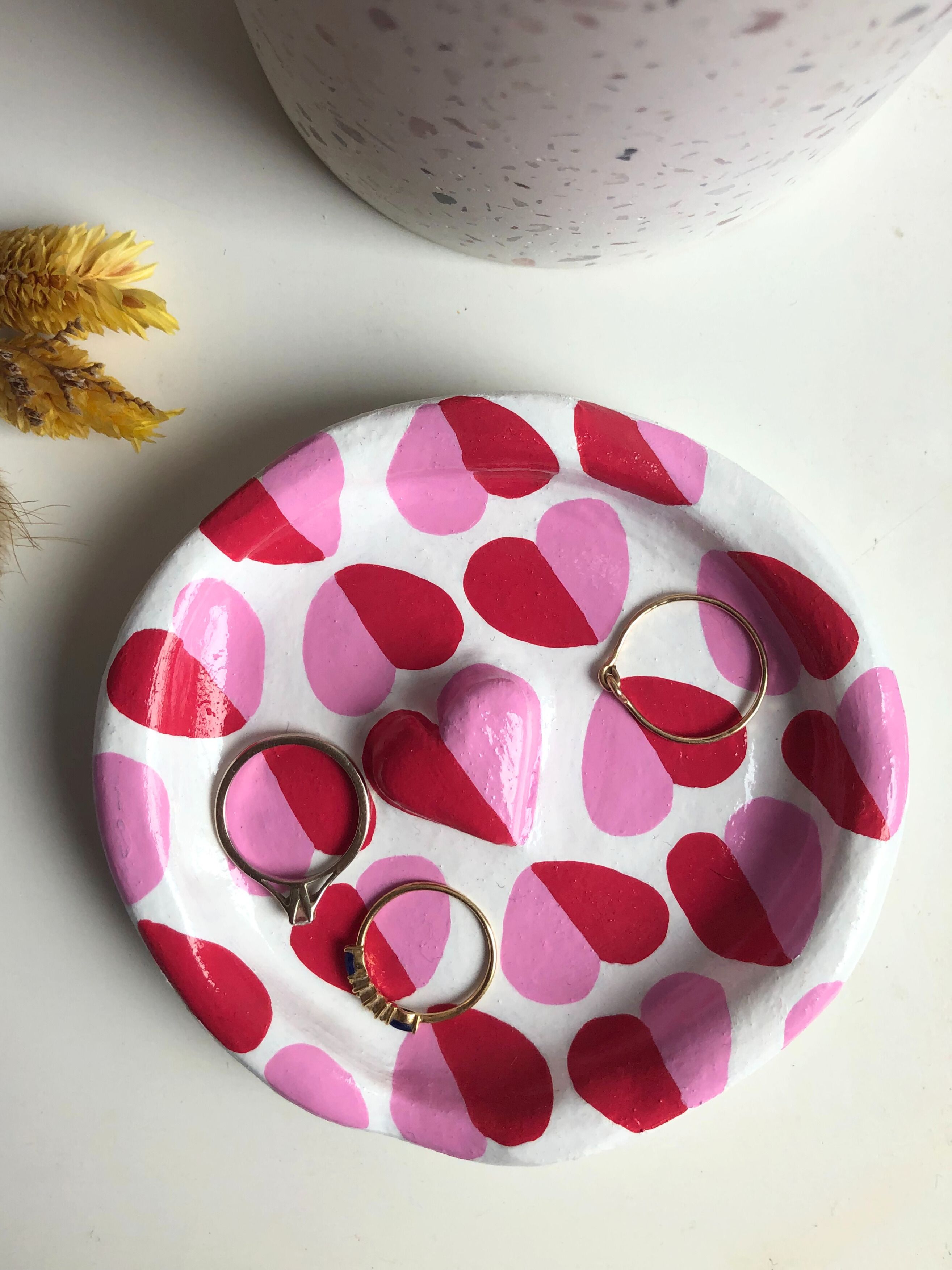 Peins ta coupelle : Atelier de décoration d'une coupelle en argile