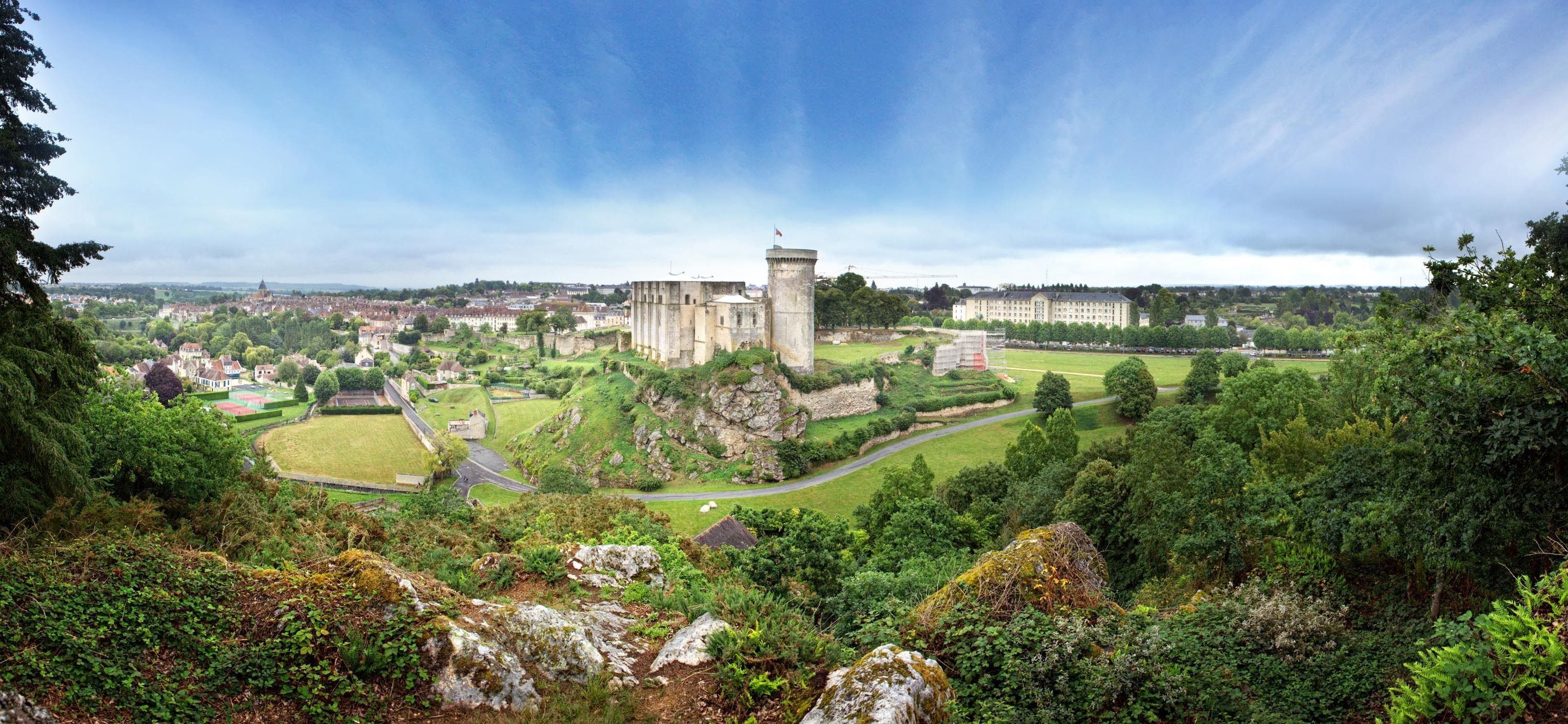 Levez les yeux ! Falaise, entre nature & histoire