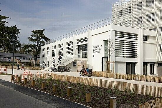 Quand les bâtiments se réinventent, l'exemple de la bibliothèque-ludothèque de Monplaisir