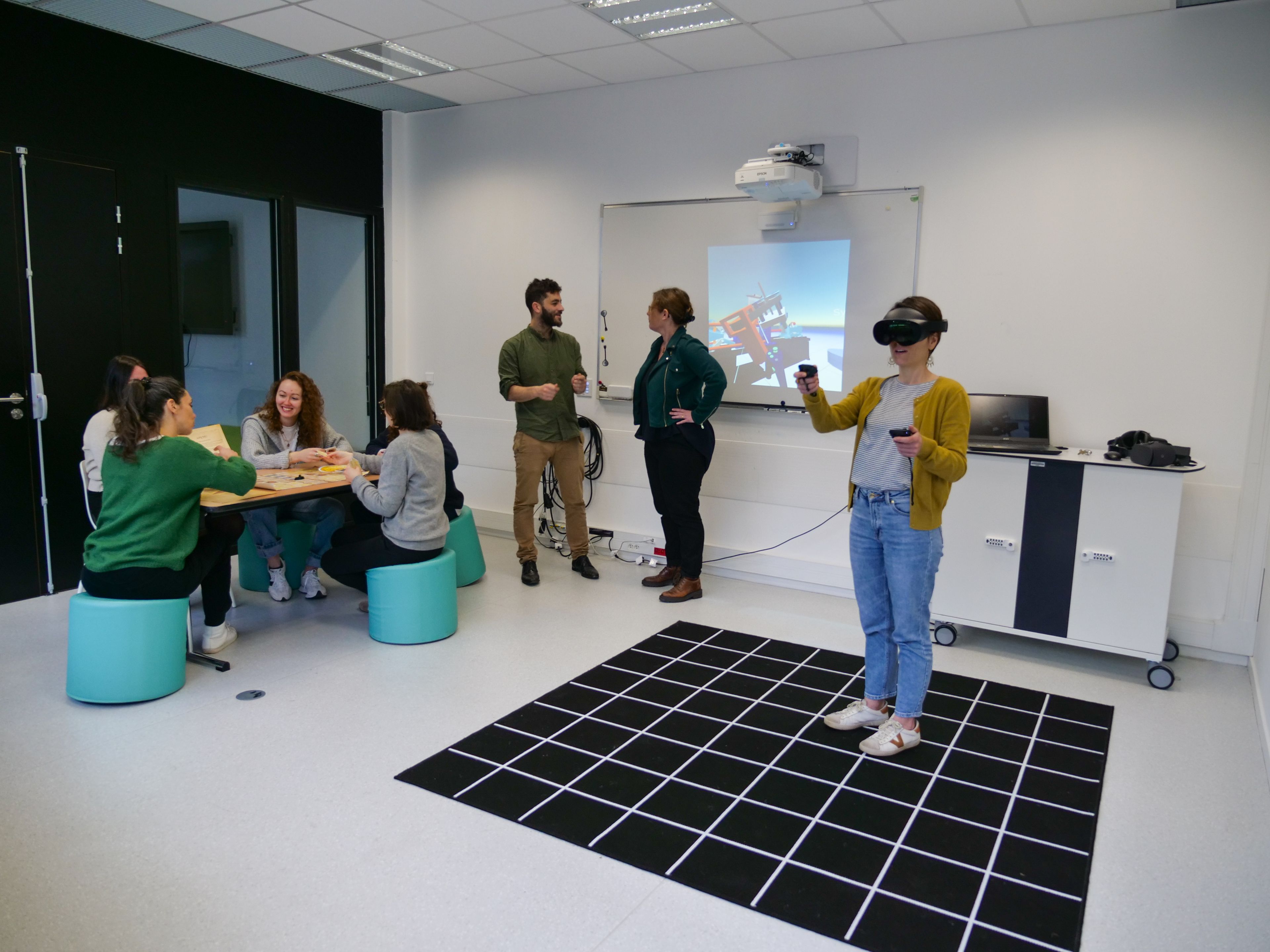 Pour l'ouverture du Showroom P2I, le SUPTICE organise un évènement de présentation de l'offre de service proposée par l'espace et une démonstration d'applications pédagogiques ludiques et numériques.