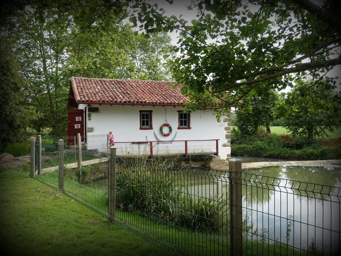 Visite commentée d'un moulin à eau rénové.